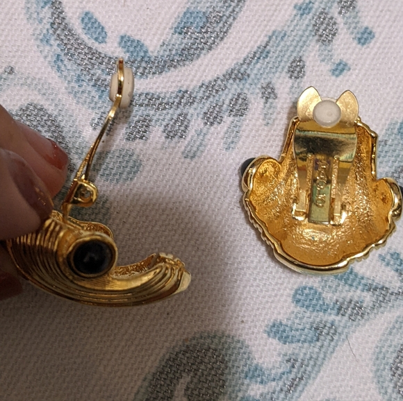 Vintage 80's Paolo Gucci clip-on earrings - Picture 5 of 8